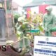 Foto: Ketua Persit KCK Daerah V/Brawijaya, Ny. Vira Rudy Saladin melakukan penanaman pohon buah Manggis di area Makodim 082/Lumajang, @by_News9.id