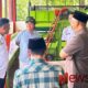 Foto: Anggota Komisi III DPRD Sumenep, Akhmadi Yasid, (bertopi) saat inspeksi mendadak (sidak) ke Tempat Pembuangan Akhir (TPA) Batuan. @by_News9.id
