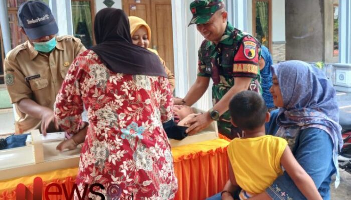 Pendampingan Posyandu: Peran Babinsa Sawaran Lor dalam Meningkatkan Kesehatan Anak
