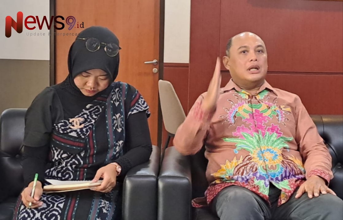 Foto: Wakil Rektor I, Budi Suswanto, saat memberikan klarifikasi terkait dugaan kasus pelecehan seksual yang melibatkan salah satu mahasiswinya. @by_News9.id