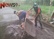 Percepat Pembangunan Desa, Babinsa Wates Wetan Ikut Pengecoran Jalan Rabat Beton