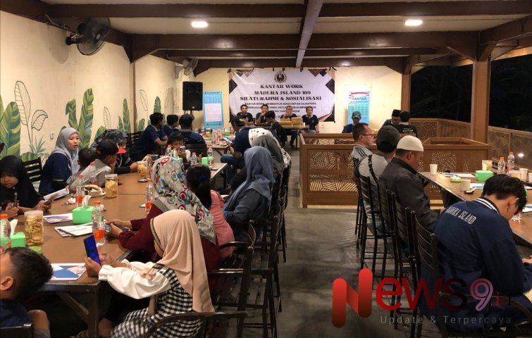 Foto: Tim Kantar Madura Island 109 mengadakan pertemuan penting yang berlangsung di Kedai KW, @by_News9.id