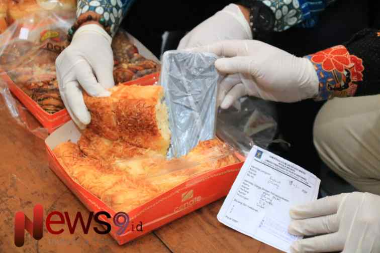 Foto: Handphone itu akan diselundupkan oleh B kepada AL. @by_News9.id