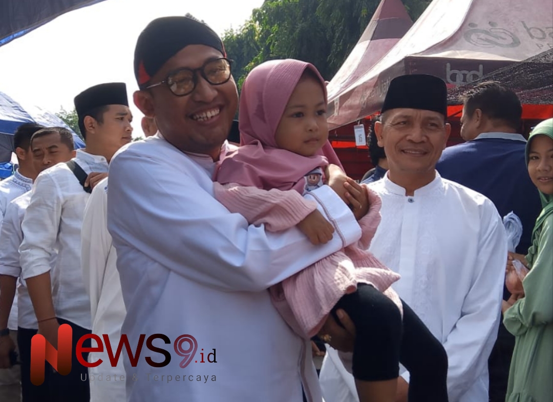 Foto: Bupati Sumenep, Achmad Fauzi Wongsojudo bersama anak yatim di Festival Kreasi Anak Yatim. @by_News9.id