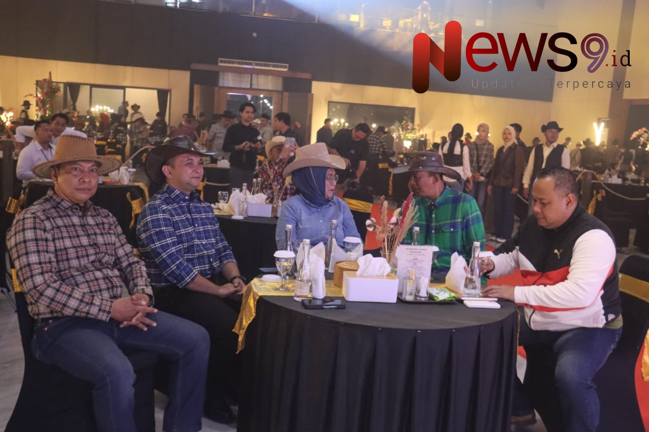 Foto: Acara pisah sambut Kapolres Lumajang dari AKBP Mohammad Zainur Rofik, S.I.K kepada AKBP Alex Sandy Siregar, S.I.K., S.H., M.H, @by_News9.id