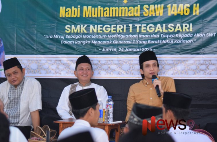 Foto: SMK Negeri 1 Tegalsari Banyuwangi hari ini, Jumat (24/1/25) menggelar acara peringatan Isra' Mi'raj Nabi Besar Muhammad SAW 1447 H. @by_News9.id