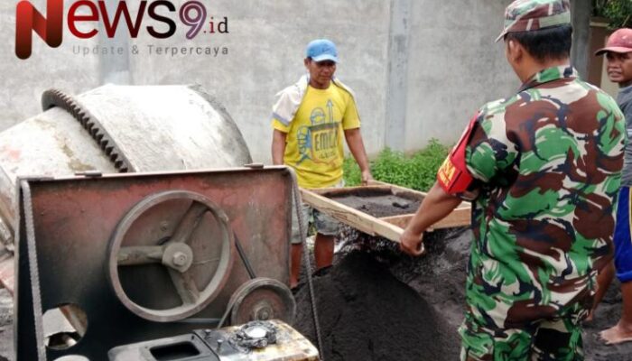 Perkuat Infrastruktur Desa, Babinsa Banyuputih Kidul dan Warga Kompak Bangun Drainase