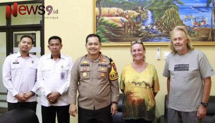 Kapolres Sumenep Bantu Pasangan WNA Australia yang Terdampar