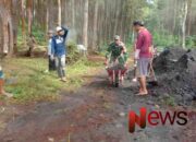 Transformasi Infrastruktur: Babinsa Sidomulyo dan warga Bekerja Bersama Bangun Jalan Rabat Beton