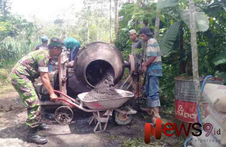 Foto: Serda Herman, melaksanakan pendampingan kegiatan karya bakti. @by_News9.id