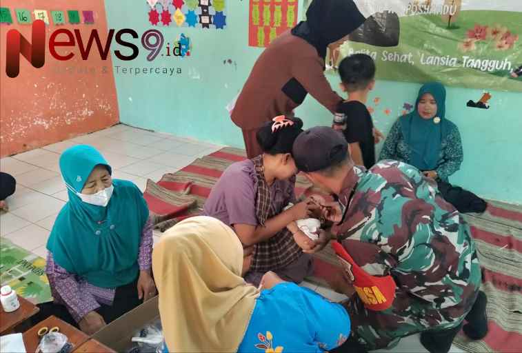 Foto: Sertu Jumadi melaksanakan pendampingan kegiatan Posyandu. @by_News9.id