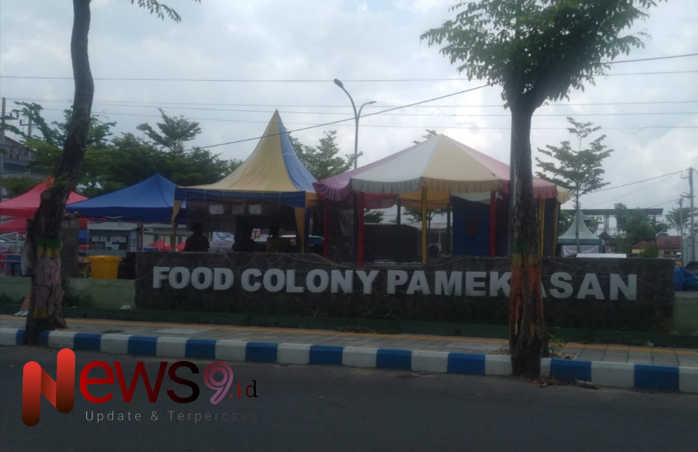 Foto: Kondisi di kawasan Food Colony justru terlihat semrawut, @by_News9.id
