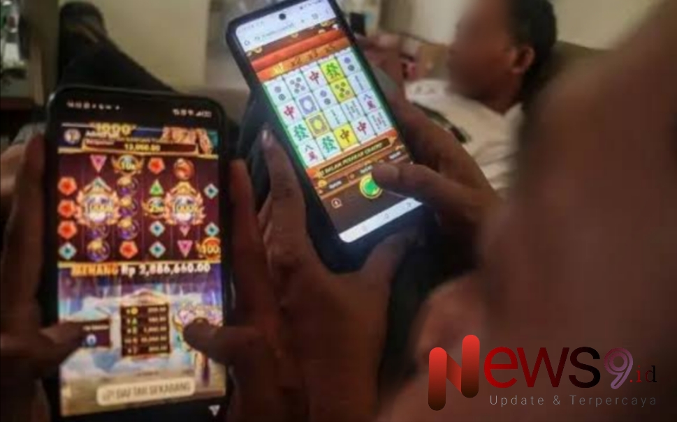 Foto: (Ilustrasi) Hasil dari dugaan korupsi tersebut digunakan untuk bermain judi online (slots). @by_News9.id