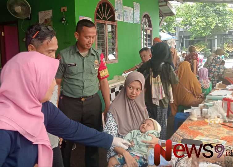 Foto: Koptu Aan Pidianto, melaksanakan kegiatan pendampingan dalam monitoring Posyandu. @by_News9.id