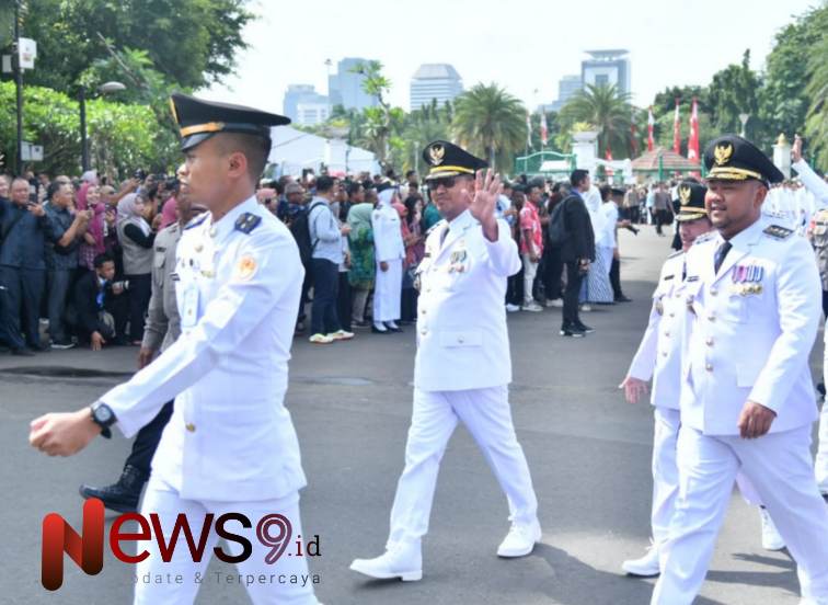 Foto: (Istimewa) Bupati Sumenep, Achmad Fauzi Wongsojudo, saat menyapa awak media di lokasi pelantikan. @by_News9.id