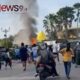 Foto: Detik-detik insiden kebakaran mobil di depan Masjid Jamik Sumenep. @by_News9.id