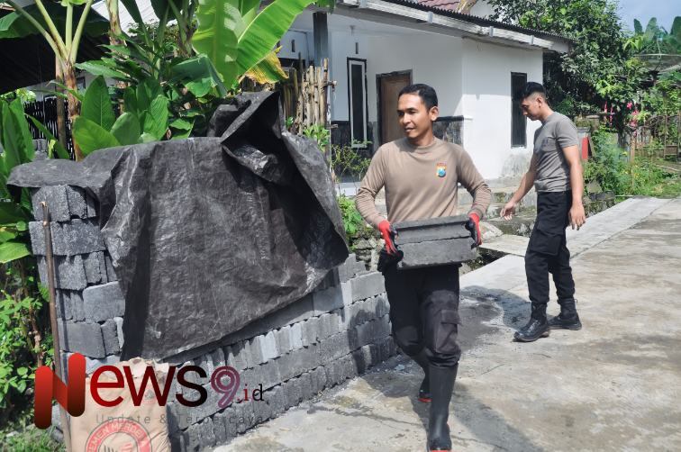 Foto: Pembangunan Rumah Tidak Layak Huni (RTLH) milik Bapak Tukimin, warga Dusun Mlambing, @by_News9.id