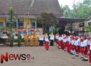 Satgas TMMD ke-123 Kodim 0821/Lumajang Laksanakan Upacara Bendera di SDN 03 Mlambing