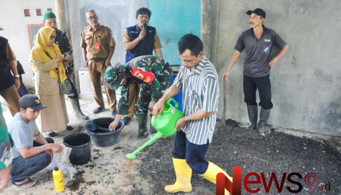 Tingkatkan Kemandirian Petani, TMMD ke-123 dan DKPP Lumajang Gelar Pelatihan Pembuatan Pupuk Organik di Burno