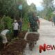 Foto: Serma Ikhwanurudin, bersama warga setempat, melaksanakan kerja bakti. @by_News9.id