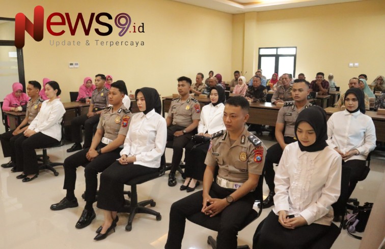 Foto: Enam personel Polres Sumenep yang mengikuti proses perizinan pernikahan. @by_News9.id