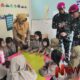 Foto: Kegiatan pembagian obat cacing bagi siswa TK Dharma Wanita Burno 01, Kecamatan Senduro, Kabupaten Lumajang. @by_News9.id