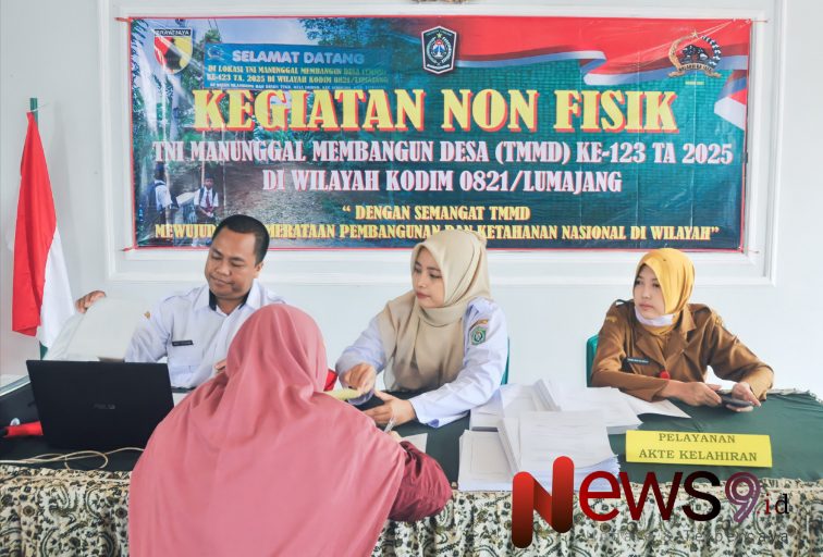 Foto: Layanan perekaman KTP elektronik, perubahan Kartu Keluarga (KK), penerbitan Kartu Identitas Anak (KIA), serta akta kelahiran bagi masyarakat setempat. @by_News9.id