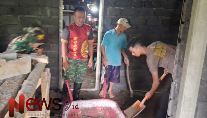 Satgas TMMD ke-123 Kodim 0821/Lumajang Bantu Perbaiki Rumah Warga di Desa Burno