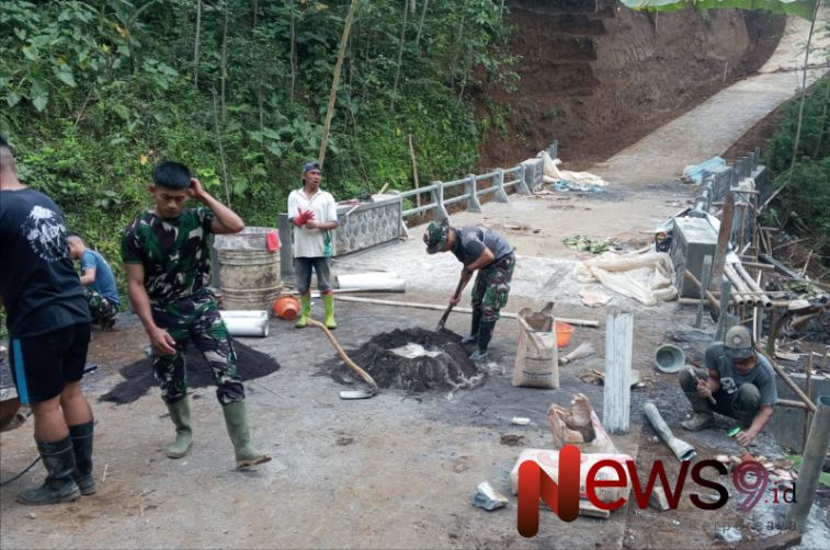 Foto: Menunjukkan komitmennya dalam membantu pembangunan infrastruktur desa. @by_News9.id