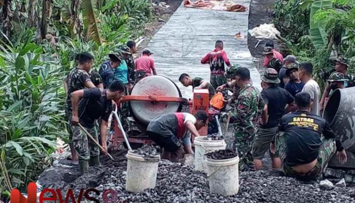 Semangat Kebersamaan: Danki SSK TMMD ke-123 dan Warga Burno Tetap Giat Bangun Jalan di Bulan Puasa