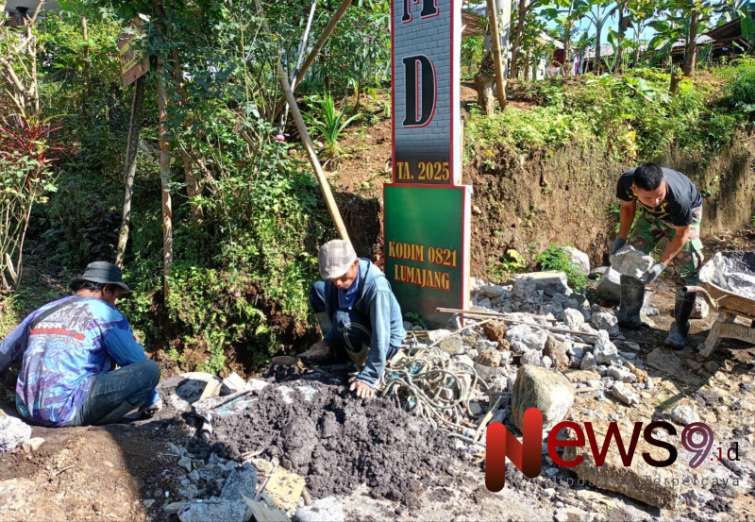 Foto: Pengecoran gorong-gorong demi meningkatkan akses infrastruktur bagi masyarakat. @by_News9.id