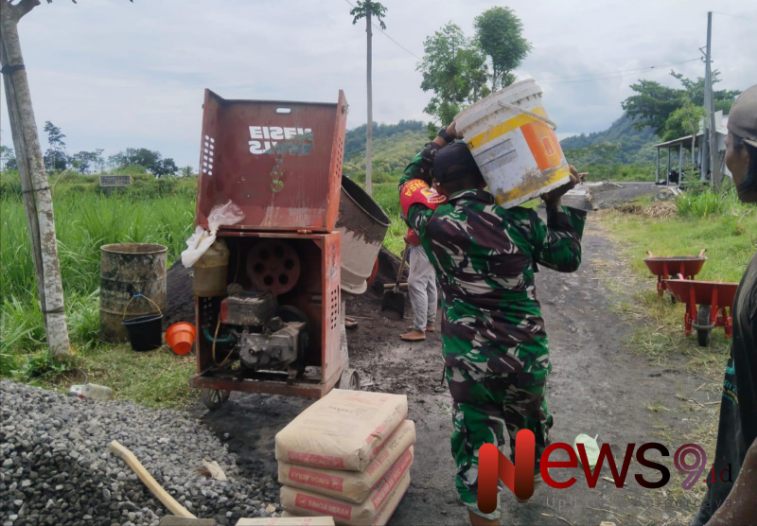 Foto: Serda Slamet Hariadi, turut serta dalam kegiatan kerja bakti. @by_News9.id