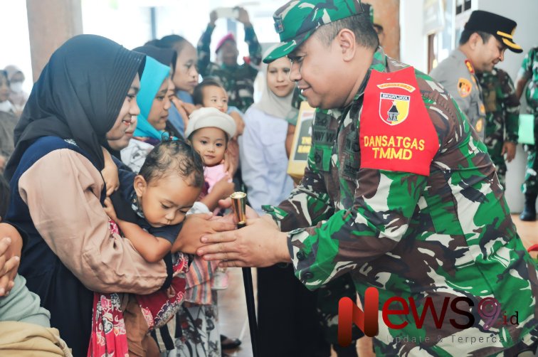 Foto: Wadan Pusterad Mayjen TNI Herianto Syahputra, S.I.P., melakukan kunjungan langsung ke lokasi TMMD. @by_News9.id