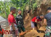 Letda Mar Sigit Sugito Pimpin Anggota Peralihan Pinggir Jalan Rabat Beton di Dusun Mlambing