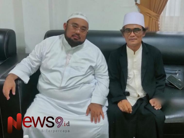 Foto: Ferry Arbania bersama salah satu Kiai berpengaruh di Jawa Timur. @by_News9.id