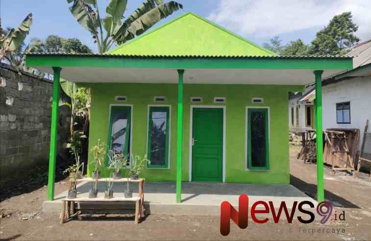 Foto: Rampungnya program renovasi Rumah Tidak Layak Huni (RTLH) oleh Satgas TNI Manunggal Membangun Desa (TMMD) ke-123 Kodim 0821/Lumajang. @by_News9.id