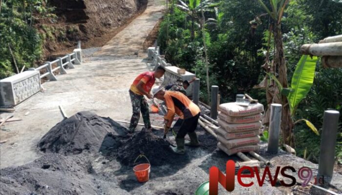 Pengecoran Tiang Jalan di Dusun Mlambing Capai Progres Positif Berkat Gotong Royong