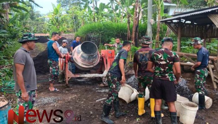Sinergi TNI dan Warga Desa Burno Percepat Pengecoran Jalan Penghubung