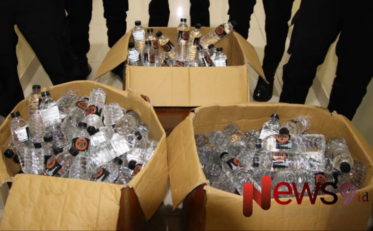 Foto: Aksi Cepat Polisi Cegah Peredaran Minuman Keras Tanpa Izin, @by_News9.id