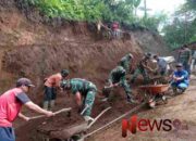 Meskipun Berpuasa, Satgas TMMD dan Masyarakat Tetap Semangat Merampungkan Infrastruktur Desa