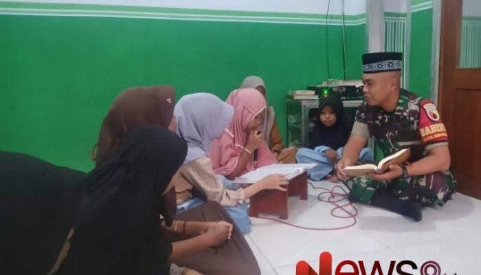 Bangun Komsos di Bulan Ramadan Babinsa Kedungjajang Tadarus Bersama Santri