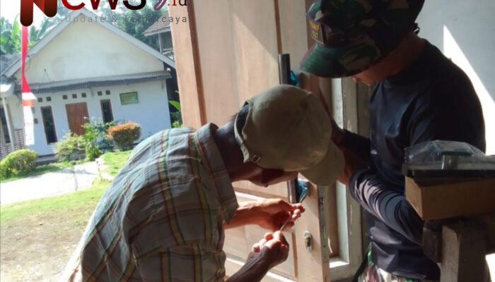 Gotong Royong di Bulan Ramadhan: Satgas TMMD dan Warga Semangat Renovasi Rumah Warga