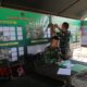 Foto: Anggota Staf Terr Kodim 0821/Lumajang, melaksanakan pemasangan dokumentasi hasil TMMD. @by_News9.id