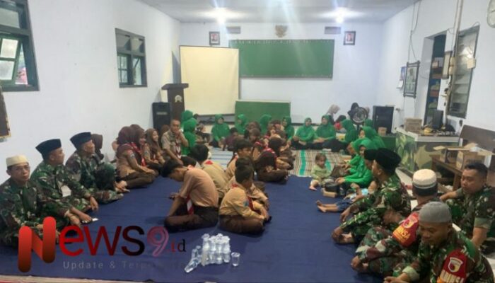 Peduli Sesama di Bulan Ramadan, Babinsa Condro Turut Bagikan Takjil untuk Warga 