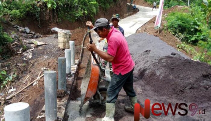 Perapian Jalan Rabat Beton, Bukti Kolaborasi TNI dan Masyarakat Desa Burno