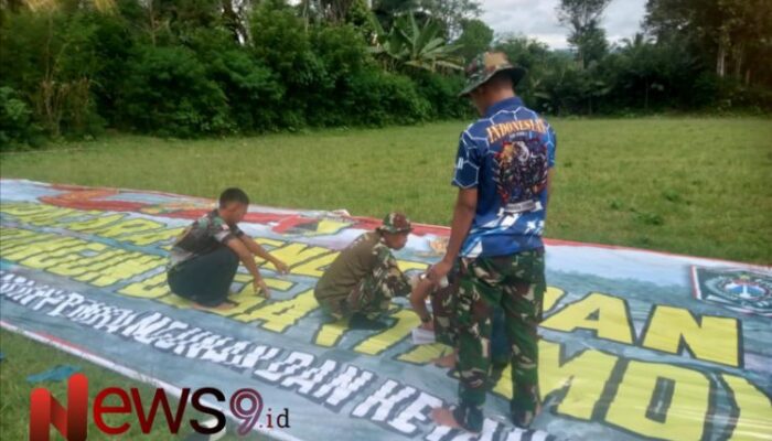 Satgas TMMD ke-123 Kodim 0821/Lumajang Pasang Banner Penutupan di Dusun Tugu