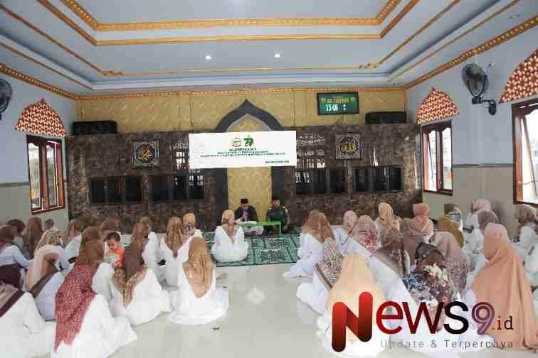 Foto: Doa bersama di Mushola At-Taqwa, Kodim 0821/Lumajang. @by_News9.id