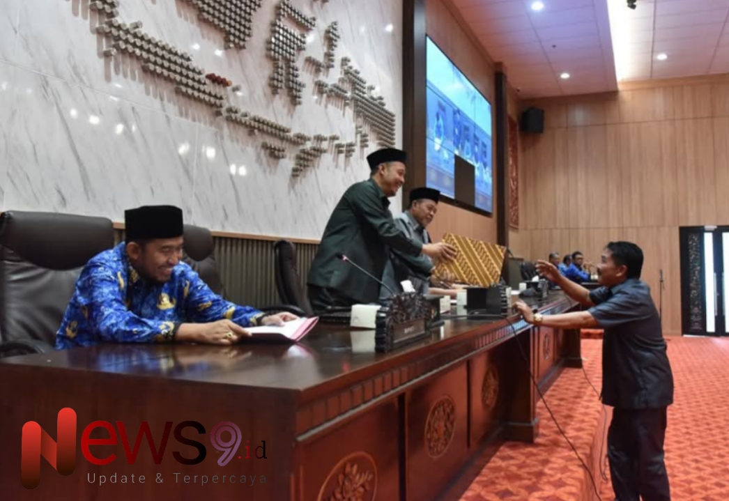 Foto: Dewan Perwakilan Rakyat Daerah (DPRD) Kabupaten Sumenep saat Rapat Paripurna dengan agenda Penyampaian Nota LKPJ Bupati 2024. @by_News9.id