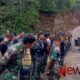Foto: Apel pagi untuk pengecekan purna tugas di Jembatan Dusun Mlambing, Desa Burno, Kecamatan Senduro. @by_News9.id