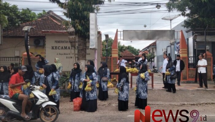 DWP Kecamatan Bluto Bagikan 150 Paket Takjil Gratis untuk Pengguna Jalan